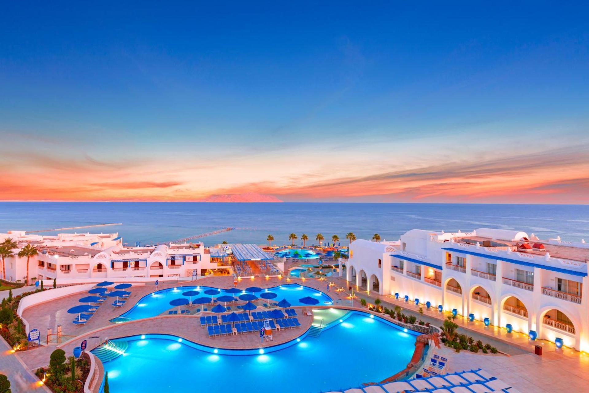 Pickalbatros Palace Sharm - "Aqua Park" Esterno foto Sunset at the Iberostar Royal at the Mediterranean Sea
