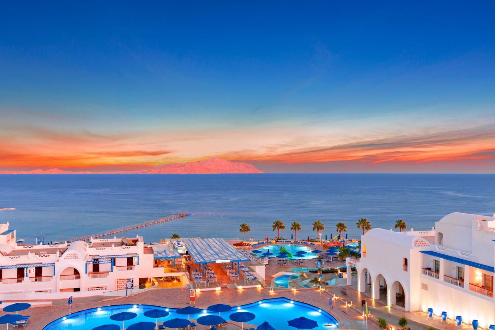 Pickalbatros Palace Sharm - "Aqua Park" Esterno foto Sunset at the Iberostar Grand Hotel Melia, in Playa de Palma, Mallorca