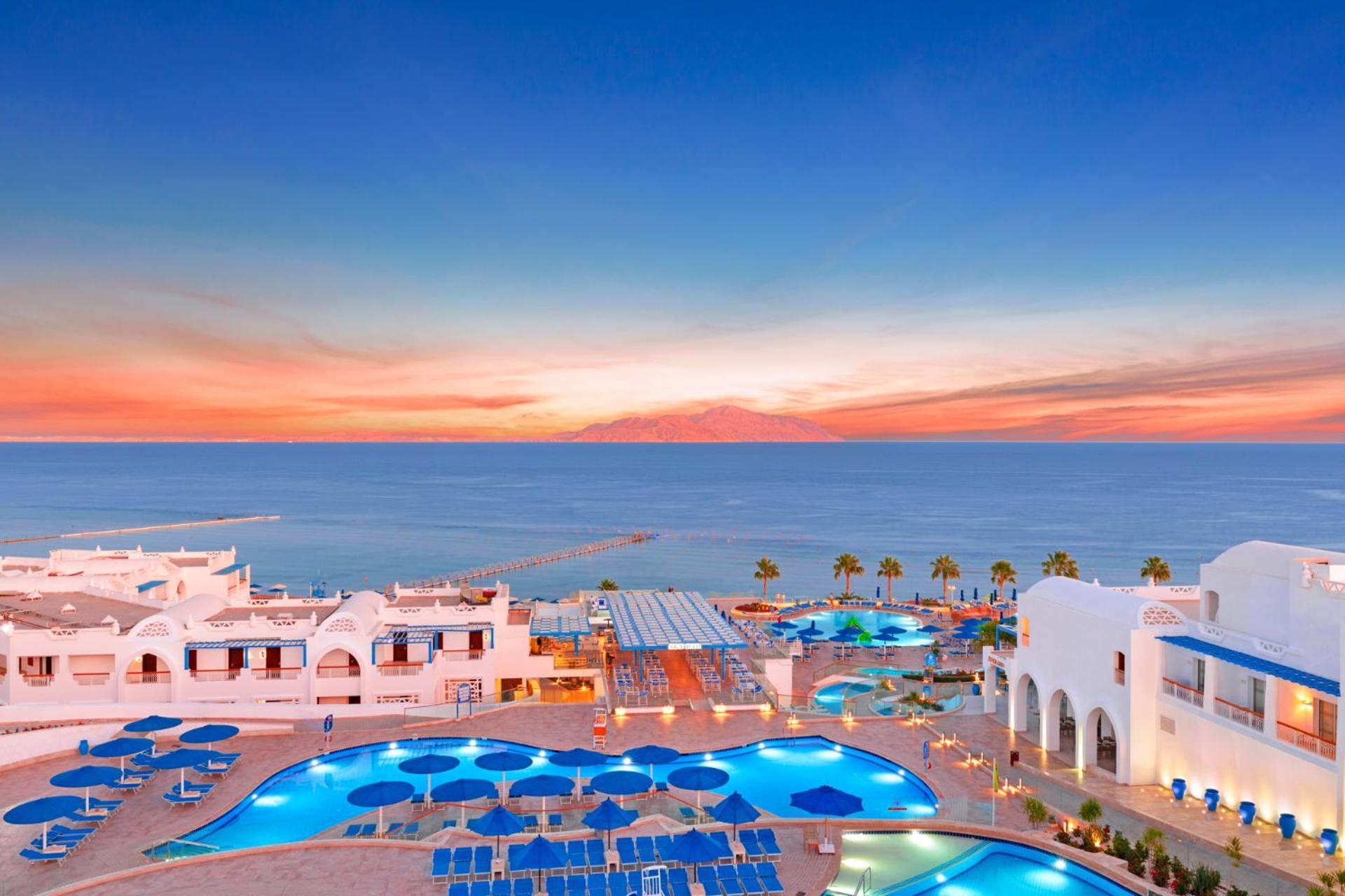 Pickalbatros Palace Sharm - "Aqua Park" Esterno foto Sunset at the Iberostar Grand Hotel Melia, in Benalmadena, Málaga, Spain