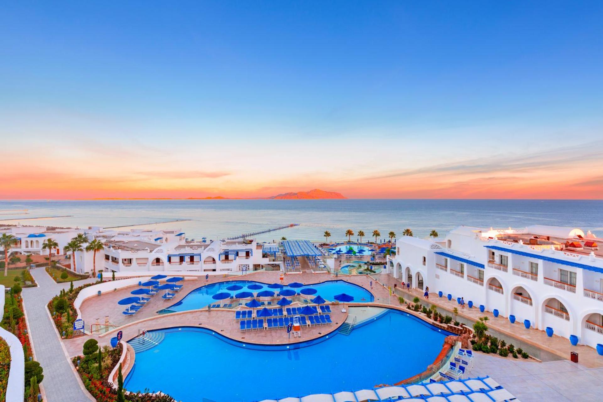 Pickalbatros Palace Sharm - "Aqua Park" Esterno foto Sunset at the Iberostar Grand Hotel Melia, in Playa de Palma, Mallorca, Spain