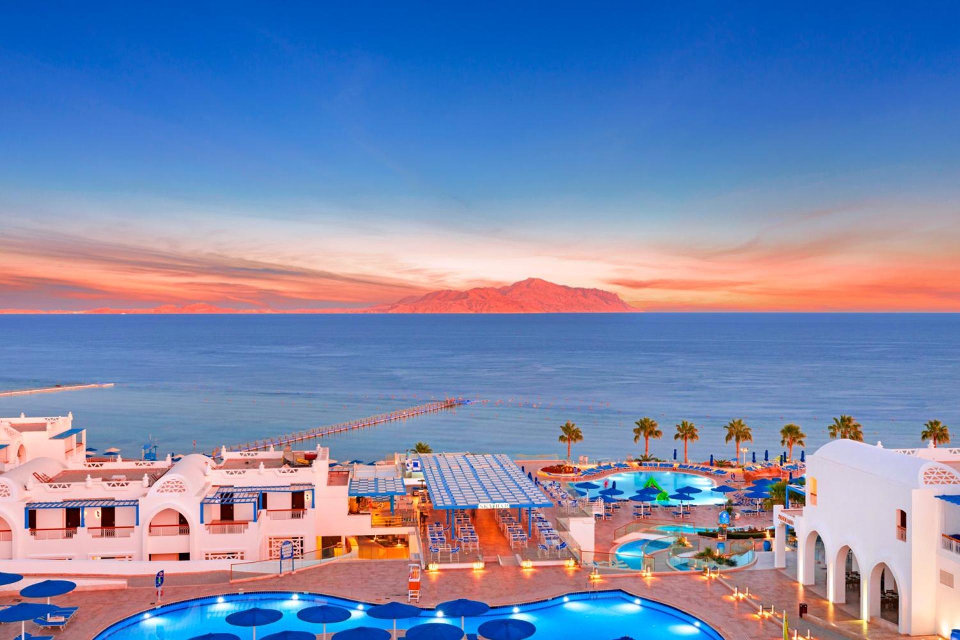 Pickalbatros Palace Sharm - "Aqua Park" Esterno foto Sunset at the Iberostar Grand Hotel Melia, in Playa de Palma, Mallorca
