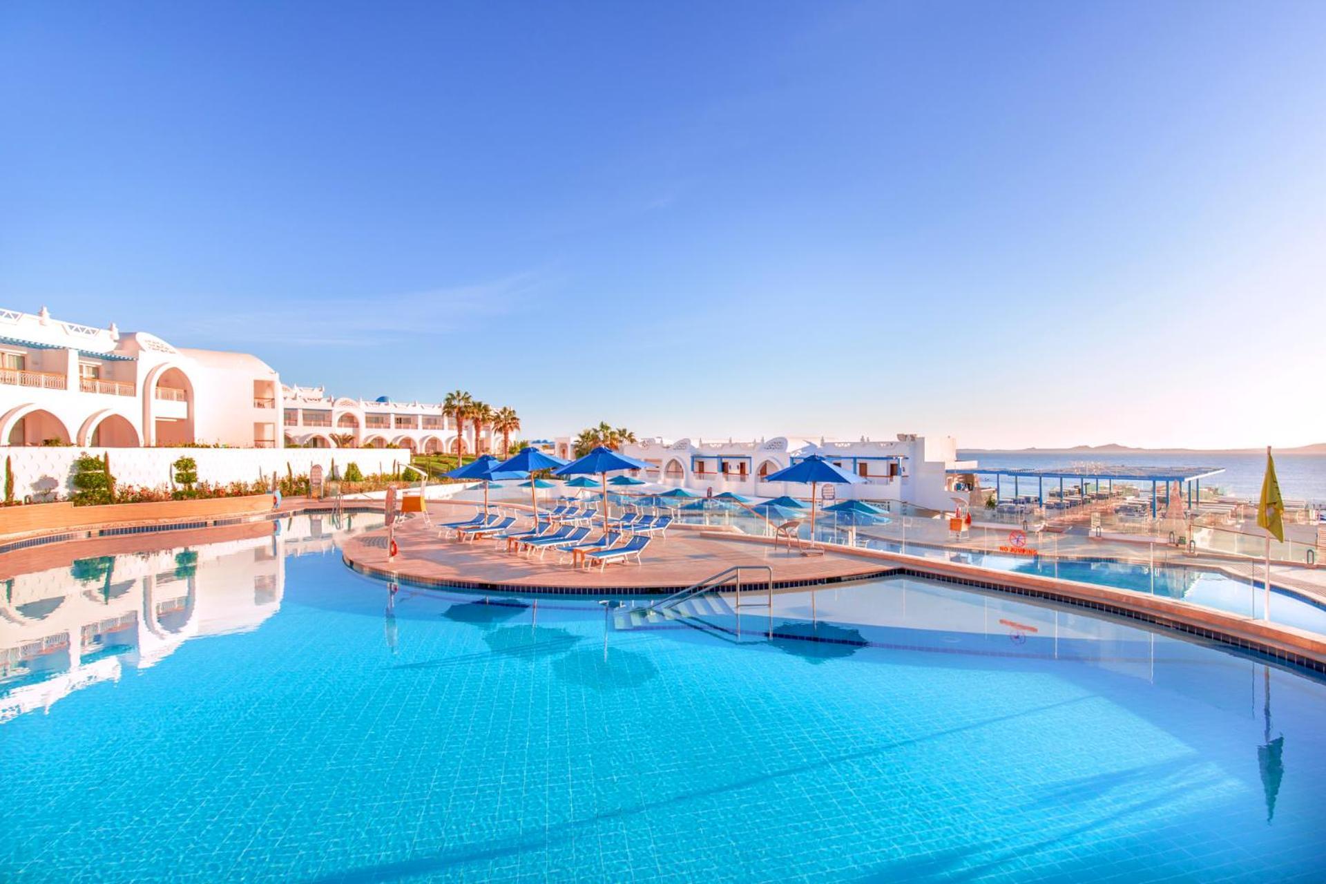 Pickalbatros Palace Sharm - "Aqua Park" Esterno foto The resort's main pool