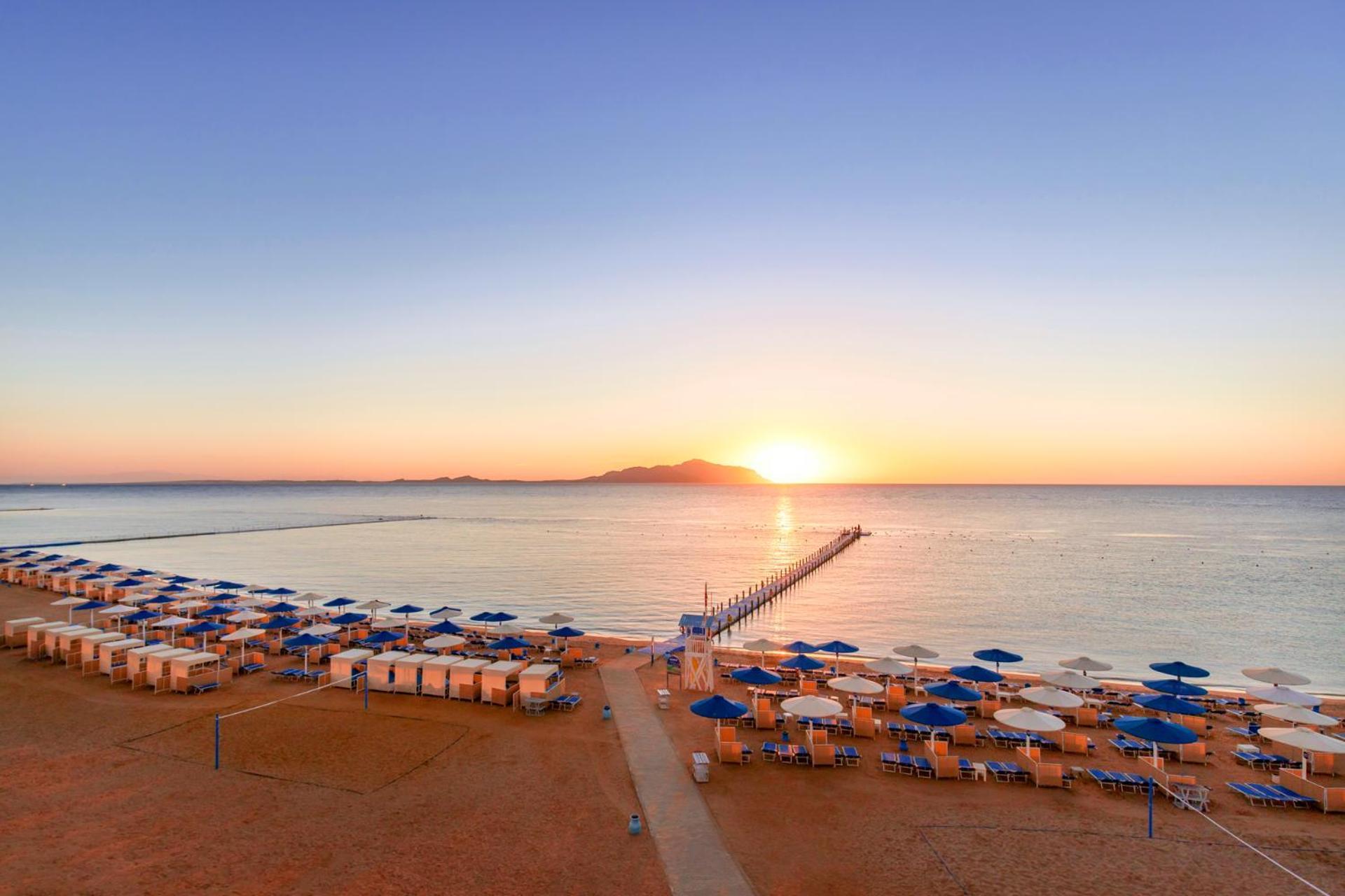 Pickalbatros Palace Sharm - "Aqua Park" Esterno foto Sunset at the beach